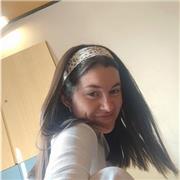 Profesora de biología imparte classes para alumnos de educación secundaria i/o bachillerato